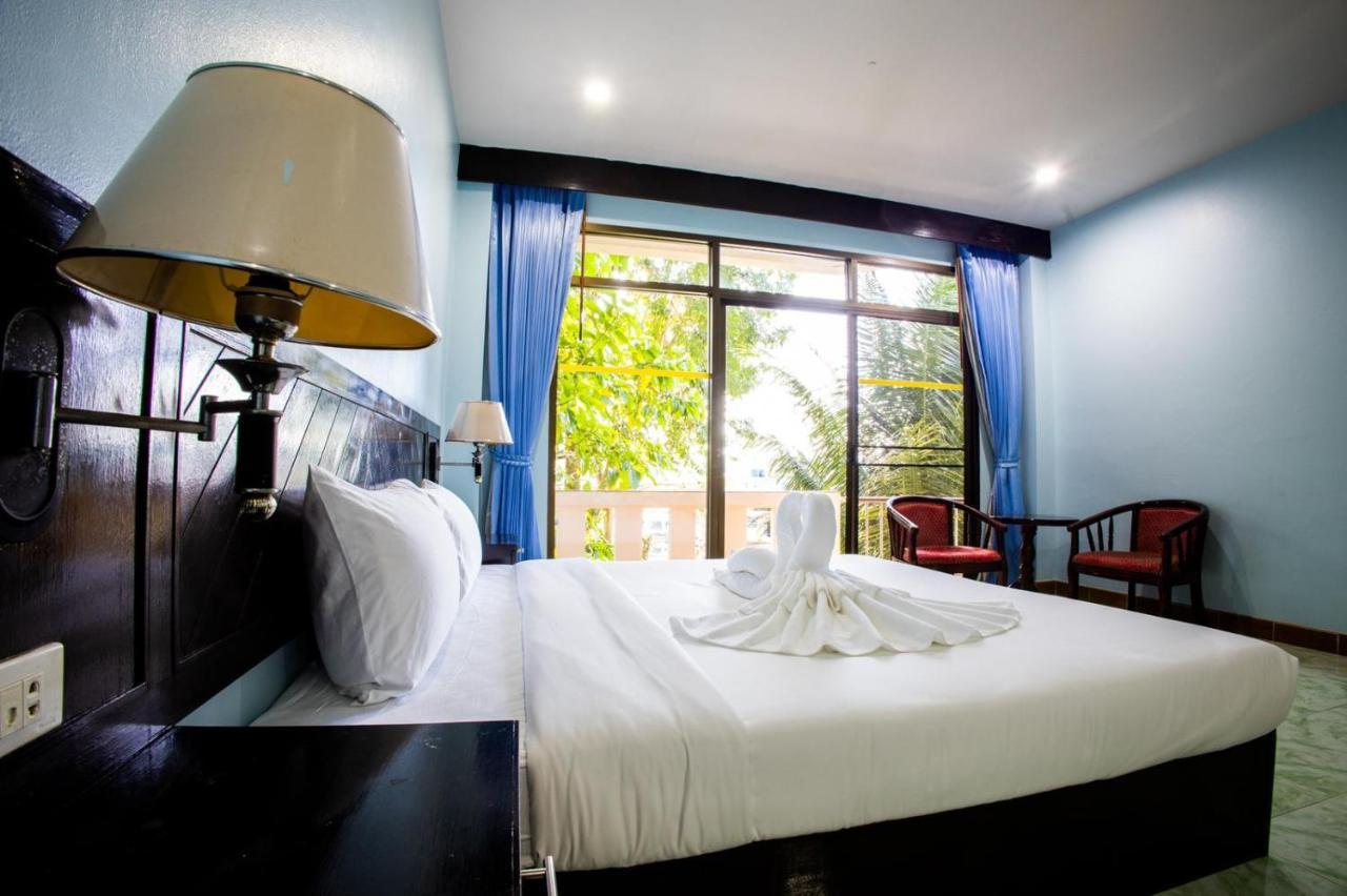 Hotel Riviera Patong Exterior foto