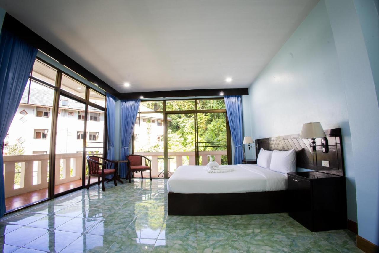Hotel Riviera Patong Exterior foto